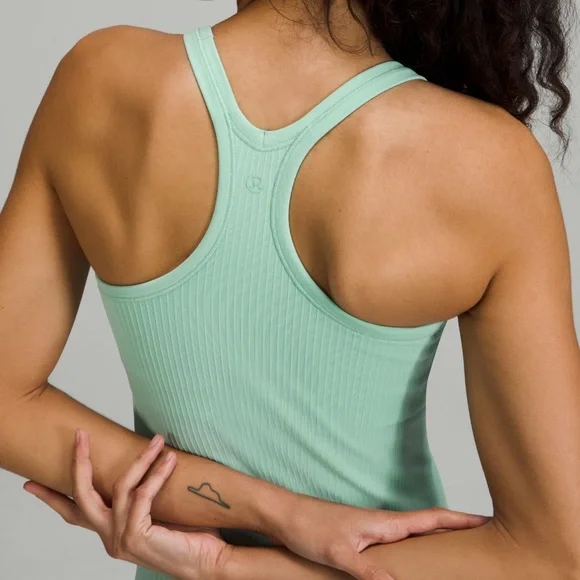 Lululemon tank - Picture 3 of 7